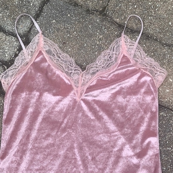 NWT LACE TRIMMED PINK VELVET CAMISOLE TOP, SIZE MEDIUM - Picture 2 of 5